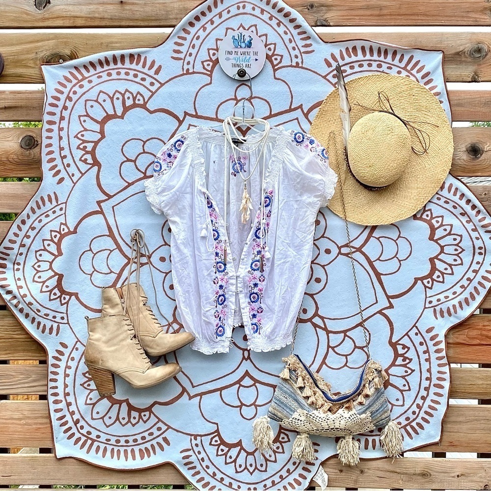 Folk Prairie farmhouse vibe Embroidered boho Blouse/cover up w shabby chic feel